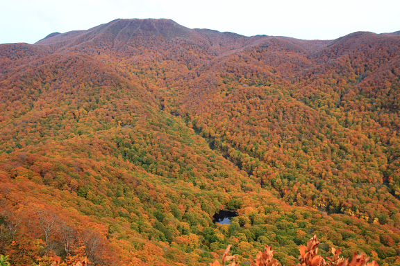 御所山（船形山）と猩々池