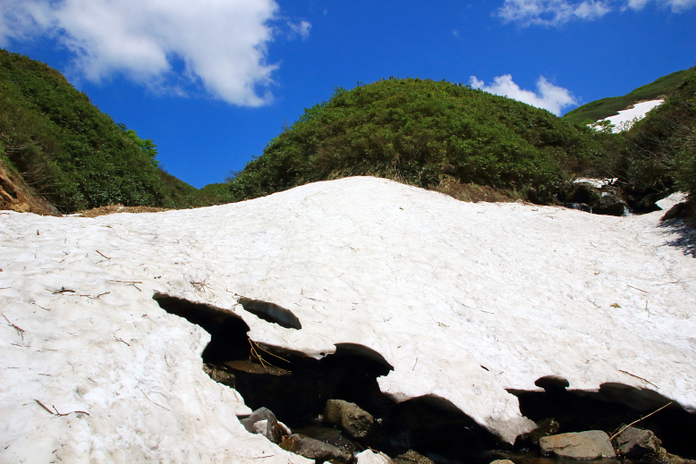 湯殿山
