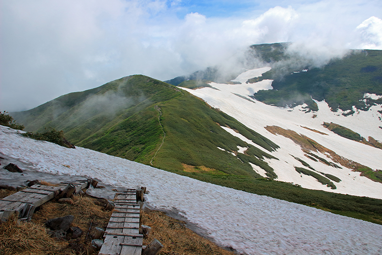 月山