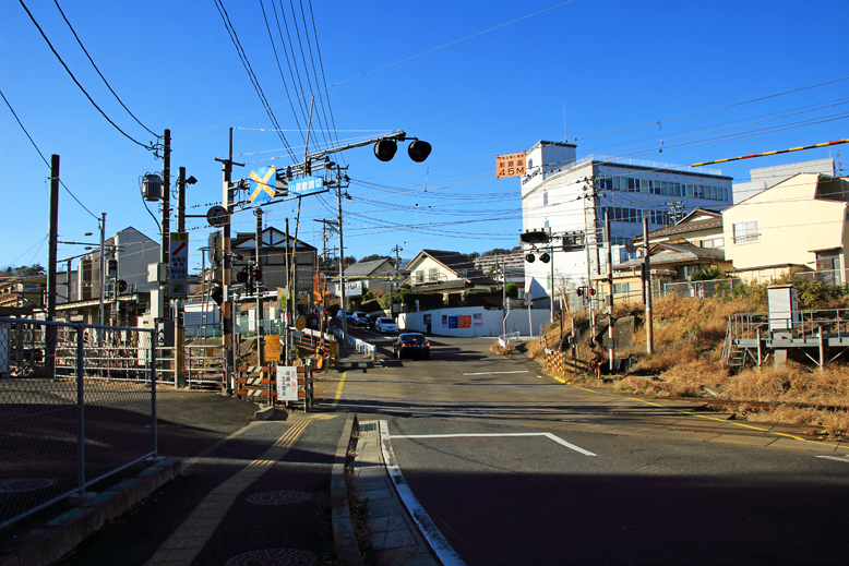 山屋敷街道踏切